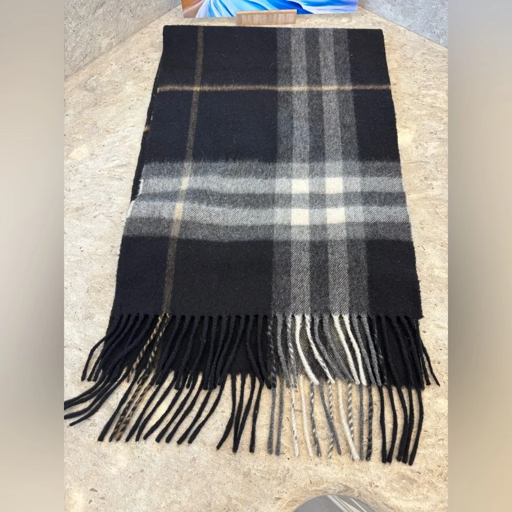 Burberry Scarf - Picture 5 of 8